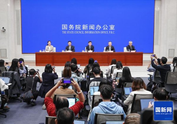 信达配资 美联储降息, 央行下阶段货币政策有何考虑? 央行行长回应